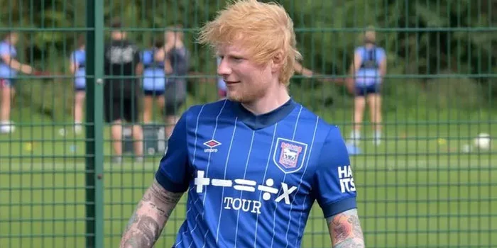 Ed-Sheeran-Membeli-Saham-Ipswich-Town,-Klub-Elkan-Baggott