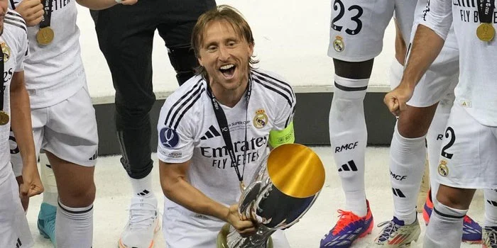 Luka-Modric-Berhasil-Menambah-Trofi-Lagi-Bersama-Real-Madrid