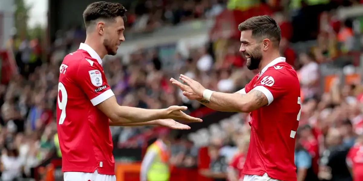 Wrexham-Taklukkan-Millwall-untuk-Catat-Kemenangan-Perdana-di-Championship